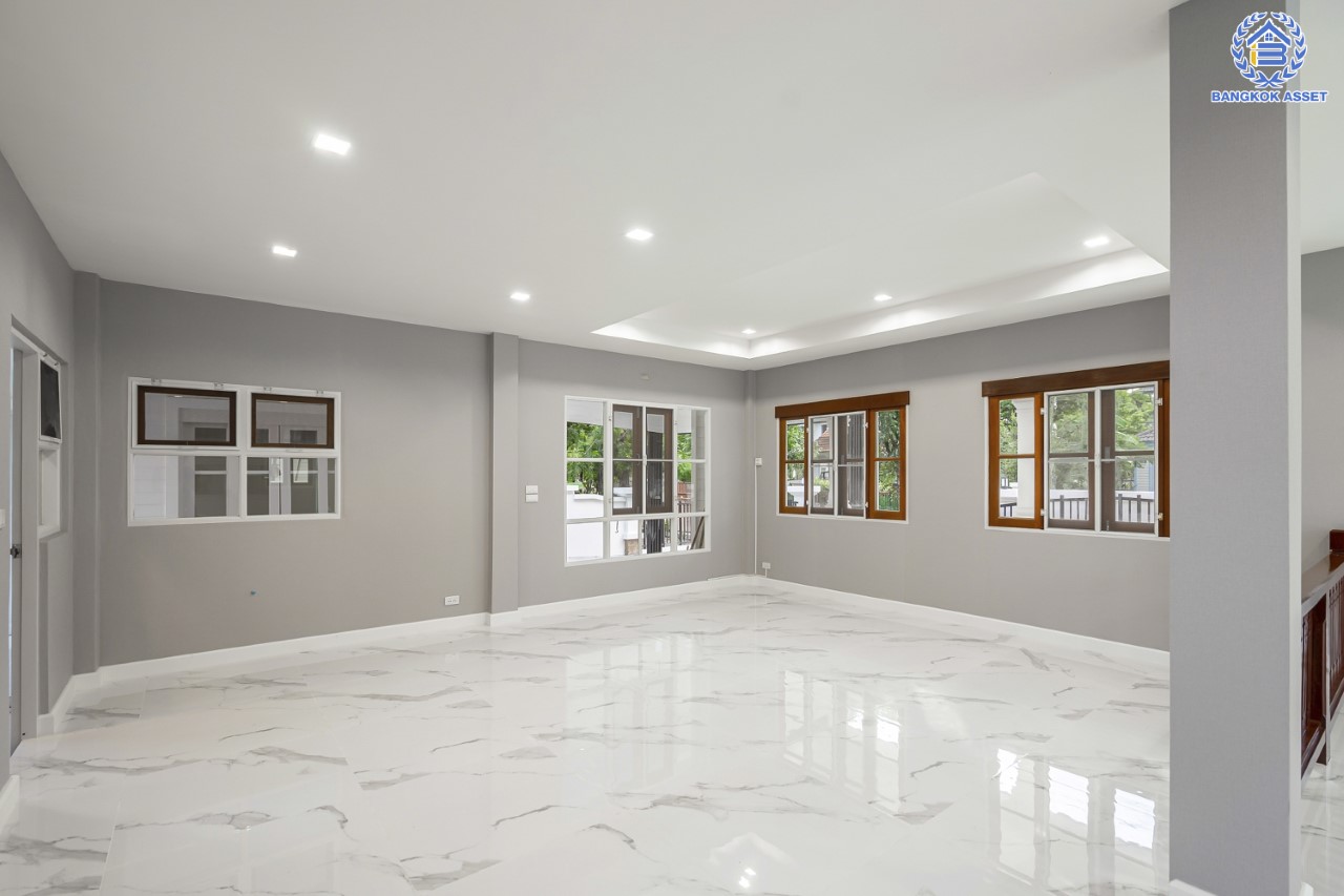 คฤหาสน์มือสองตกแต่งใหม่ ม.ลัดดารมย์ เพชรเกษม69  ตกแต่งหรูหราดีไซน์สุด Classic เนื้อที่ 103.2 ตร.ว. ฟังก์ชันจัดเต็ม 4 ห้องนอน 4 ห้องน้ำ จอดรถได้ถึง 4 คัน พร้อมพื้นที่สนามหญ้าด้านข้างกว้างกว่า 200 ตร.ม. บนทำเลศักยภาพ เชื่อมต่อหลายเส้นทาง ใกล้เดอะมอลล์บางแค จุดขึ้นทางด่วน "เพชรเกษม" และรถไฟฟ้าสายสีน้ำเงิน "สถานีหลักสอง"...